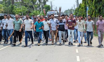 ছাত্রদলের কমিটিতে শ্রমিক নেতা, প্রতিবাদে বিক্ষোভ