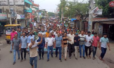 সাতক্ষীরায় স্বেচ্ছাসেবক দলের বিক্ষোভ মিছিল
