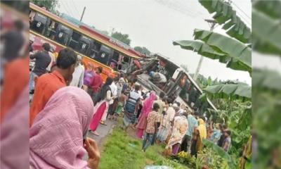 দুই বাসের সংঘর্ষে নিহত ৩