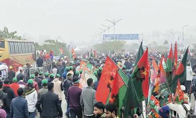 ‘লাখ লাখ মানুষ তারেক রহমানকে স্বাগত জানাতে হেঁটে ৩০০ ফিটে যাচ্ছেন’