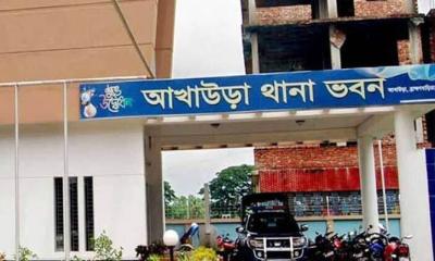 গৃহবধূকে ছুরিকাঘাতে হত্যা, স্বামী-শ্বশুর আটক