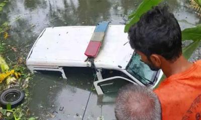 স্বামীকে নিয়ে যাচ্ছিলেন হাসপাতালে, অ্যাম্বুলেন্স খাদে পড়ে প্রাণ গেল স্ত্রীর