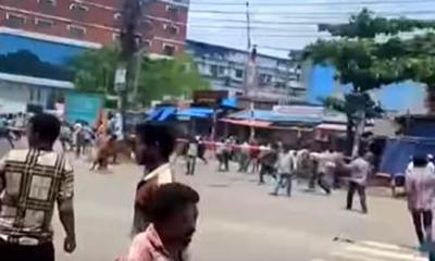 পুলিশের সঙ্গে ব্যাটারিচালিত রিকশাচালকদের সংঘর্ষ