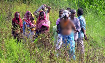 পুশইন ঠেকাতে বিজিবির সঙ্গে লাঠি হাতে এলাকাবাসীর অবস্থান