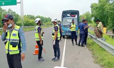 এক্সপ্রেসওয়েতে প্রাণ গেল মোটরসাইকেল চালকের