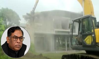 সাবেক প্রতিমন্ত্রীর বাংলোবাড়ি গুঁড়িয়ে দিল বিআইডব্লিউটিএ