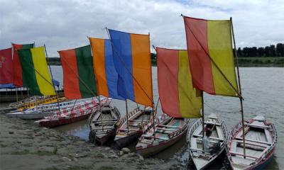 আষাঢ় এলেই কপাল পুড়ে মাঝিদের