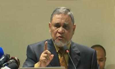 সুষ্ঠু নির্বাচনের জন্য রোজা রেখে সহকর্মীদের শপথ করালেন সিইসি
