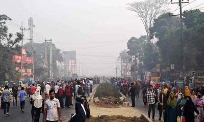 হাতির আক্রমণ থেকে রক্ষার দাবিতে সড়ক অবরোধ