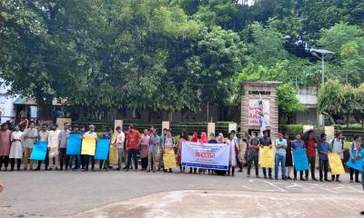 চবিতে ফলাফল বাতিল করার দাবিতে মানববন্ধন