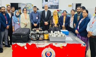 শাহজালালে ১৩০ কোটি টাকার কোকেনসহ নারী আটক 