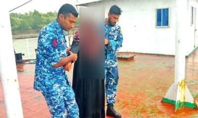নৌযান চলাচল বন্ধ, গর্ভবতী নারীকে হাসপাতালে নিল কোস্ট গার্ড