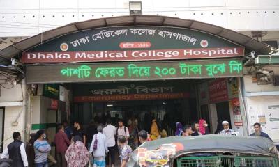 বাংলামোটরে কাভার্ড ভ্যানের ধাক্কায় কলেজছাত্র নিহত