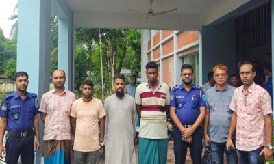 দিনে স্কুলশিক্ষক, রাতে ডাকাত