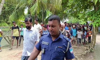 সীমান্ত দিয়ে ভারতে পালানোর সময় গ্রামবাসীর হাতে আটক দিপু মনির ভাগনে