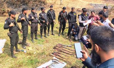 কুমিল্লার সীমান্ত এলাকা থেকে গুলি ও সাতটি আগ্নেয়াস্ত্র উদ্ধার