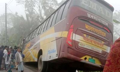 বাসের ধাক্কায় প্রাণ গেল বাবা-ছেলের