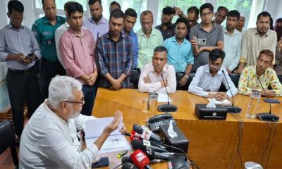 সচিবালয়ে আন্দোলনকারীদের যেসব সুবিধা-অসুবিধা বুঝালেন জ্বালানি উপদেষ্টা 