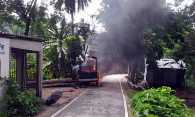 গোপালগঞ্জে জুলাই পদযাত্রার আগে পুলিশের গাড়িতে আগুন, হামলা-ভাঙচুর