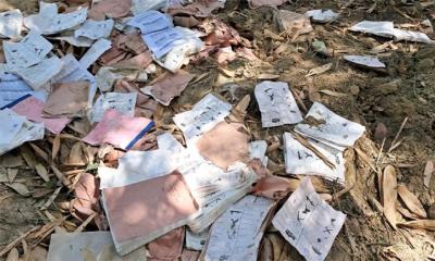 ডিসির পুকুরে অস্ত্র খুঁজতে গিয়ে পাওয়া গেল ১০০ বস্তা সিল মারা ব্যালট পেপার