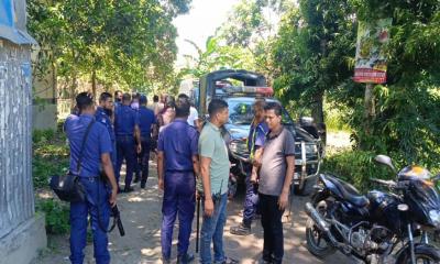 সালথায় দুই পক্ষের সংঘর্ষ, বাড়িঘর ভাঙচুর, আহত ৬