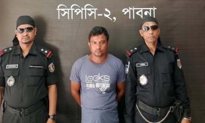 প্রবাসী নারীর আপত্তিকর ছবি ধারণ করে টাকা দাবি, যুবক আটক
