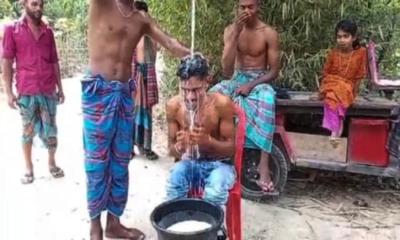 ‘ডিভোর্স লেটার’ পেয়ে দুধ দিয়ে গোসল করলেন যুবক