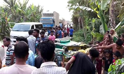 কাভার্ডভ্যানের সঙ্গে সংঘর্ষে অটোরিকশার চালক নিহত