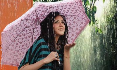 বর্ষায় নিজেকে সতেজ রাখবেন যেভাবে