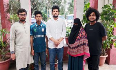 ডিবি কার্যালয়ে থেকে বেড়িয়ে সেই ছাত্রকে যা বললেন তথ্য উপদেষ্টা