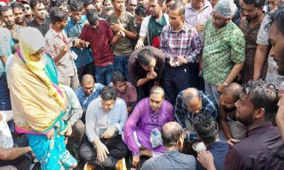 দাবি আদায় না হওয়া পর্যন্ত সড়ক না ছাড়ার ঘোষণা