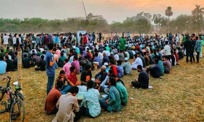 গণইফতার করে নীরব প্রতিবাদ জাবি শিক্ষার্থীদের