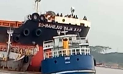 বারবার ডুবছে কার্গো, বিষে নীল হচ্ছে সুন্দরবন