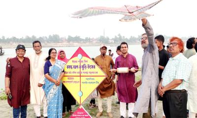 ঈদের আনন্দে যমুনার দুর্গম চরে গ্রাম-বাংলার ঘুড়ি উৎসব