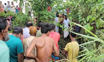 জঙ্গলে পড়ে ছিল যুবকের গলাকাটা মরদেহ