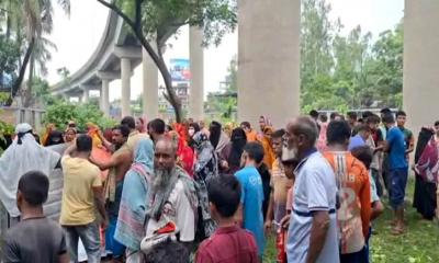 সেতুর সিঁড়ির নিচে পড়ে ছিল নারীর মরদেহ