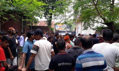 ‘আমার ঘরে এক নারীর মরদেহ রয়েছে, দাফনের ব্যবস্থা করেন’