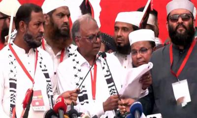 ‘মার্চ ফর গাজা’ কর্মসূচিতে ঘোষণাপত্র পাঠ করলেন মাহমুদুর রহমান