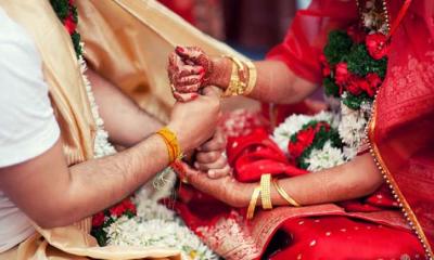 বাড়িতে সবাই বিয়ের কাজে ব্যস্ত, মেয়ের হবু স্বামীর সঙ্গে পালালেন মা