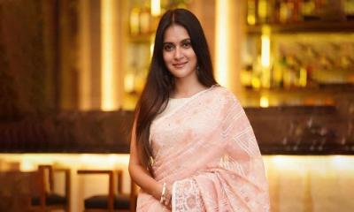মধ্যরাতে বড় সুখবর দিলেন মিথিলা