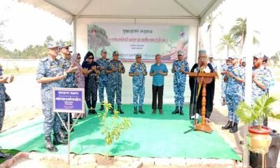 মোংলায় কোস্ট গার্ডের আধুনিক বোট মেরামত কেন্দ্রে নতুন যুগের সূচনা