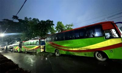 বাসচাপায় জাবি শিক্ষার্থীর বাবা নিহত, মৌমিতার ১০ বাস আটক