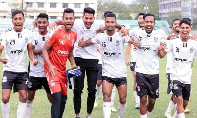 ২৩ বছর পর লিগ শিরোপা ঘরে তুলল মোহামেডান