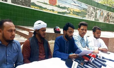 সেই স্মৃতিস্মারক থেকে ৪৮ ঘণ্টার মধ্যে মুজিবের ছবি অপসারণের দাবি
