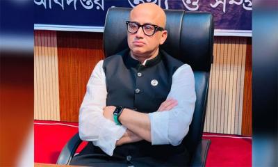 ডা. মুরাদ হাসানের বিরুদ্ধে সমন জারি