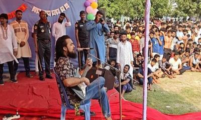 কারাগারে বসে নোবেল গাইলেন ‘তুমি ক্ষমা করে দিও আমায়’