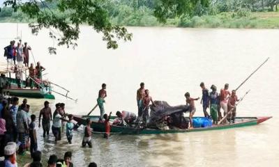 ব্রহ্মপুত্র নদে নৌকা ডুবে স্কুলছাত্রী নিহত, নিখোঁজ ২