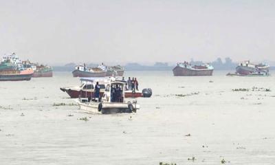 পদ্মায় ট্রলারডুবি : ২ জনের লাশ উদ্ধার, এখনো নিখোঁজ ১৫