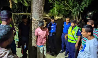 মসজিদে চুরি করতে এসে হাতেনাতে ধরা