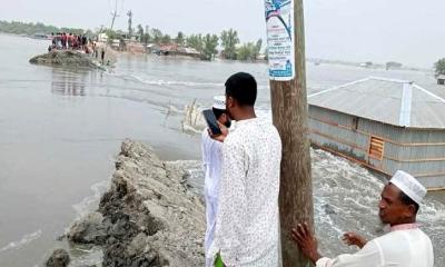সাতক্ষীরায় বাঁধ ভেঙে ১০ গ্রাম প্লাবিত